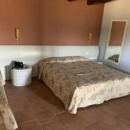 Liscia Country Relais فندق Luras