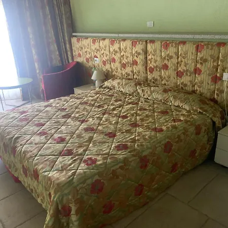 Liscia Country Relais فندق